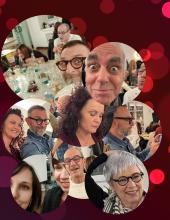 Qualche faccia di chi, intanto, arriva, fotografa e si fotografa