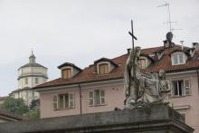 ... con accenni alle leggende esoteriche sulle statue della Fede e della Religione poste a fianco della chiesa.