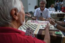 e non poteva mancare una combattutissima partita a carte