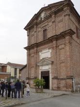 Riemersi dalle verdi boscaglie del Sangone, una sosta alla Chiesa della Visitazione di Maria Vergine e San Barnaba, in  stile barocco, edificata per volere del duca Vittorio Amedeo I nel 1617, che costituisce il cuore dell’antico borgo di Mirafiori
