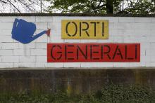 E per finire... una visita agli Orti Generali, già sede di una memorabile merenda sinoira nel 2023 dove all'ingresso ci accoglie e ci sorveglia... 