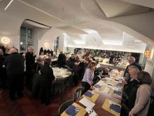 Il Presidente invita a prendere posto a tavola...