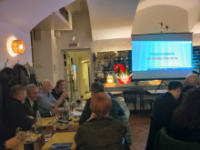 ... e si canta!!! Ecco i primi a cimentarsi,  con "Io vagabondo", spigliati e intonati. Bravi!!!