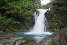 A proposito di cascate: eccone una molto bella vicino al rifugio; per meglio ammirarla…